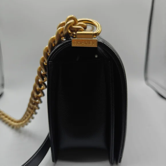 CHANEL Black and Gold Quilted Shoulder Bag - Picture 6 of 8
